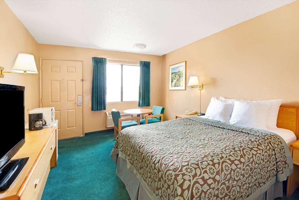 Days Inn By Wyndham El Paso Airport East Room photo