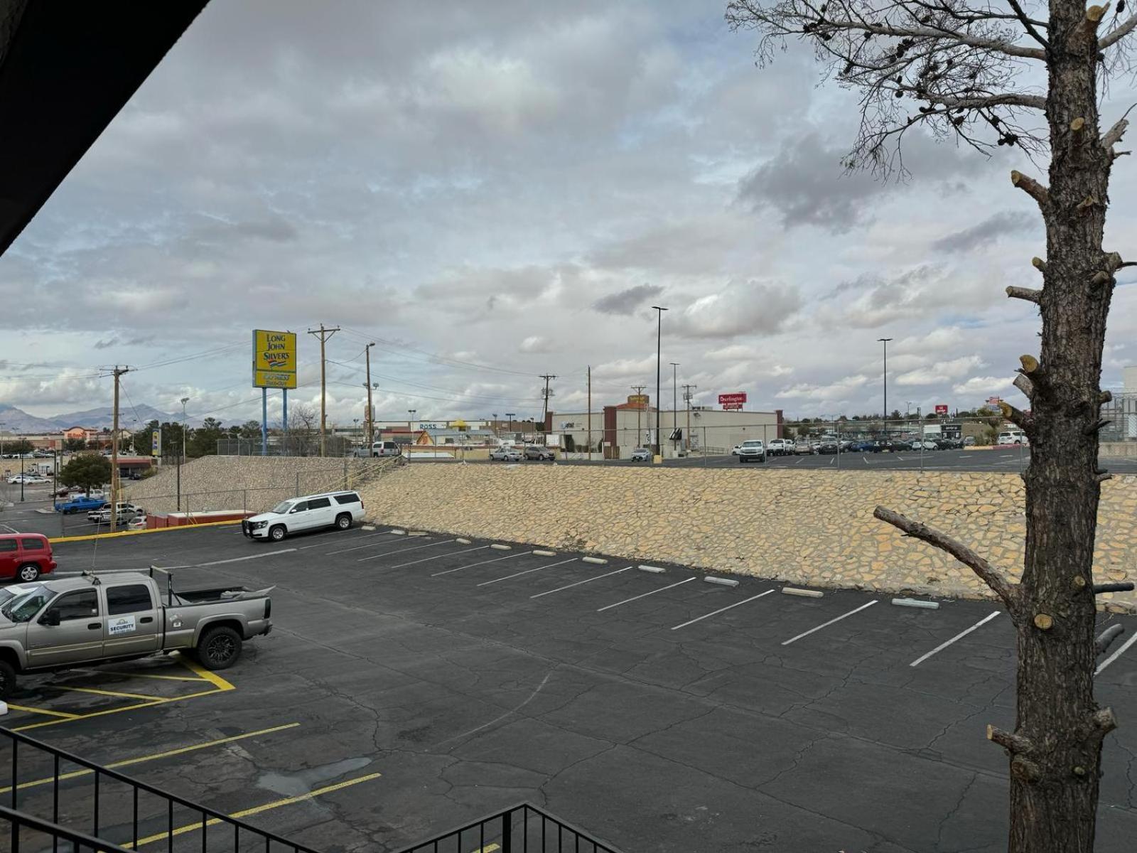 Days Inn By Wyndham El Paso Airport East Exterior photo