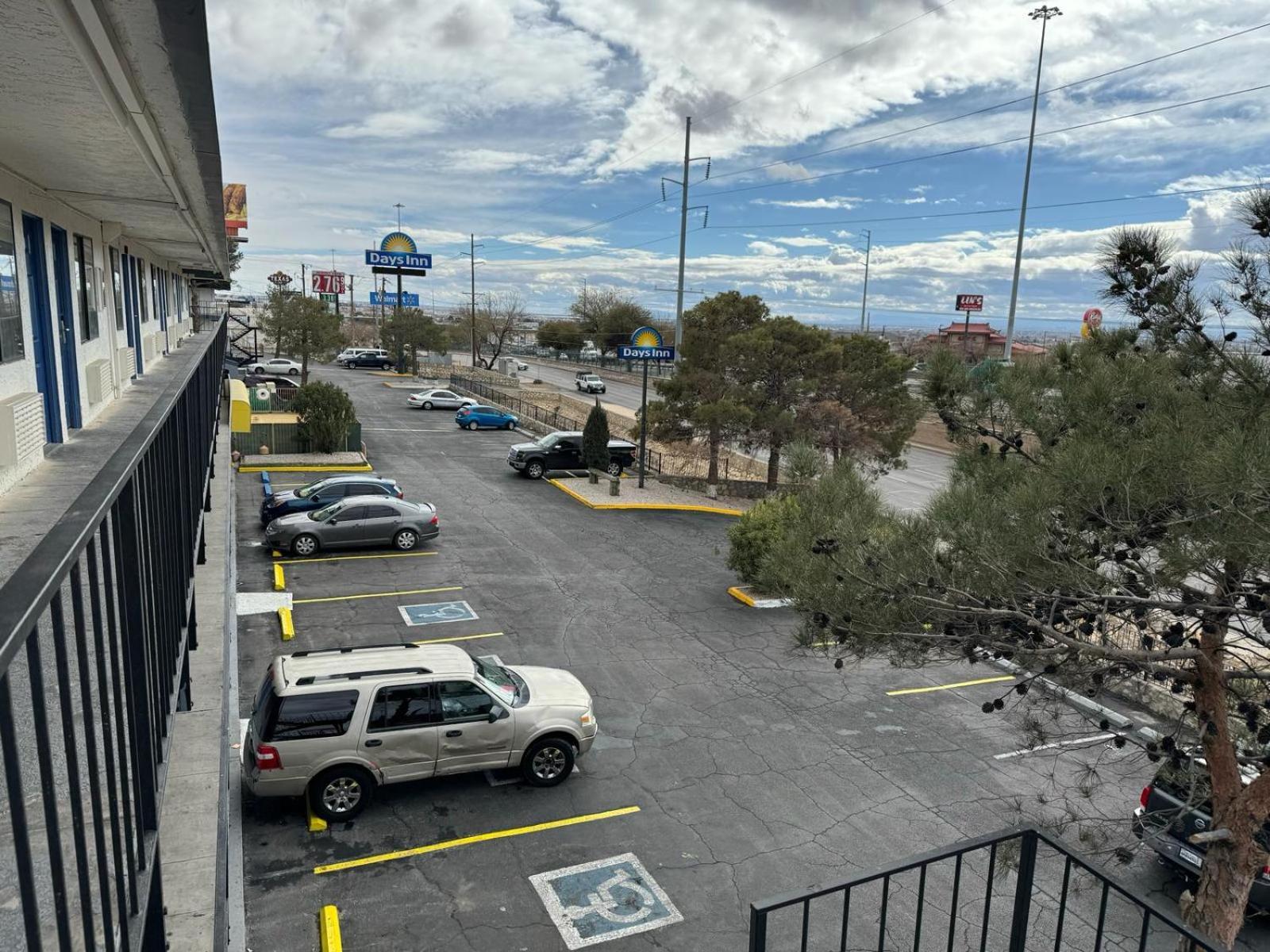 Days Inn By Wyndham El Paso Airport East Exterior photo